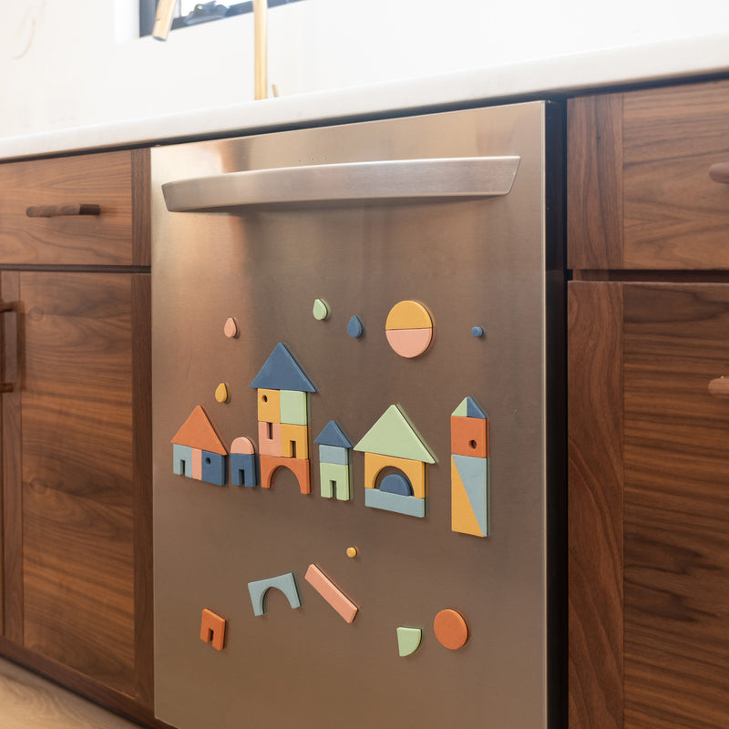 198pc Magnetic Shapes in Rainbow Dream